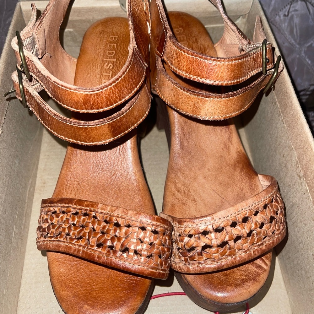 NWT- Womens Bed|Stu sandals - size 9.5